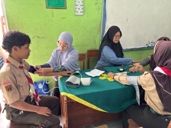 MTsN 3 Purbalingga Gandeng Puskesmas Bukateja Gelar Cek Kesehatan Gratis, Ratusan Murid dan Guru Diperiksa