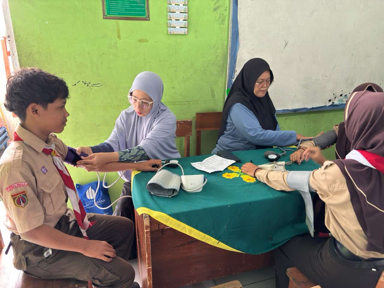 MTsN 3 Purbalingga Gandeng Puskesmas Bukateja Gelar Cek Kesehatan Gratis, Ratusan Murid dan Guru Diperiksa