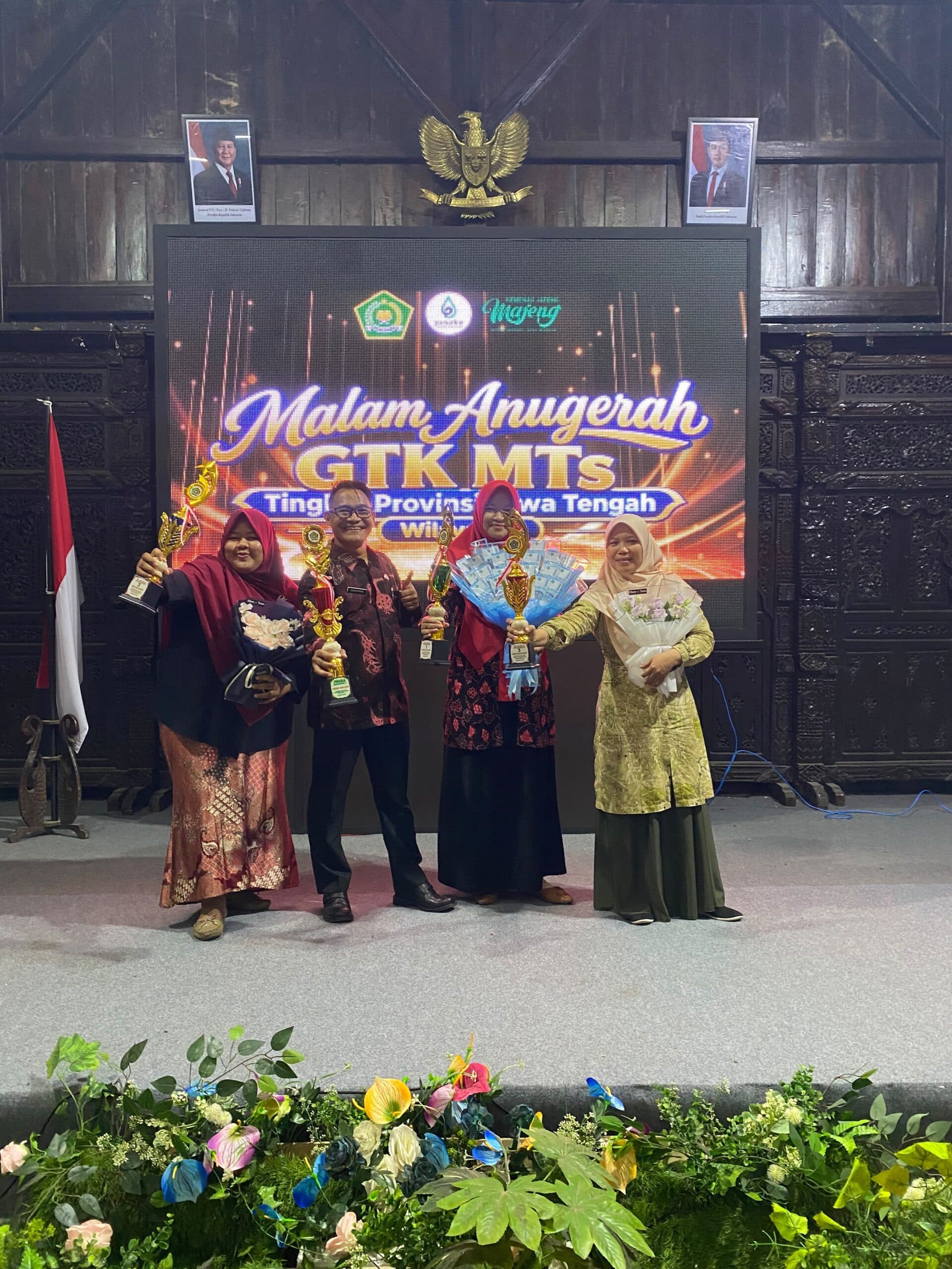 TIGA GTK MTsN 3 PURBALINGGA RAIH PRESTASI PADA MALAM ANUGERAH GTK 2026 DI OWABONG